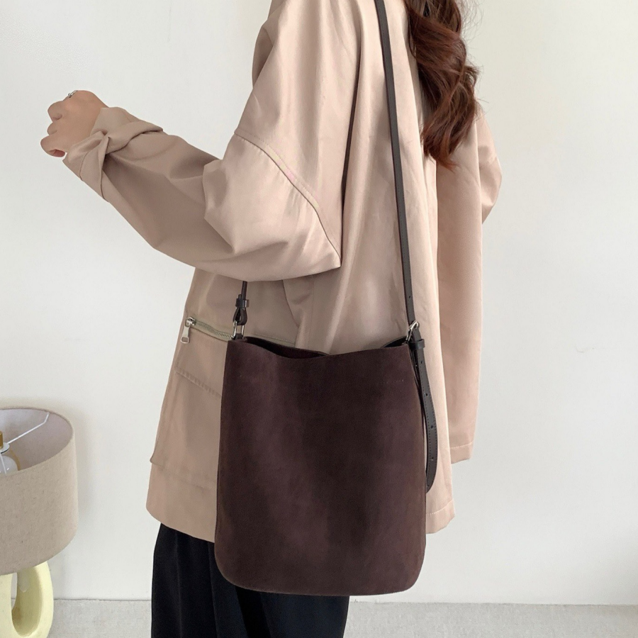 타이니트레져 소가죽 스웨이드 버킷백 미니버킷 세무가방 마실백