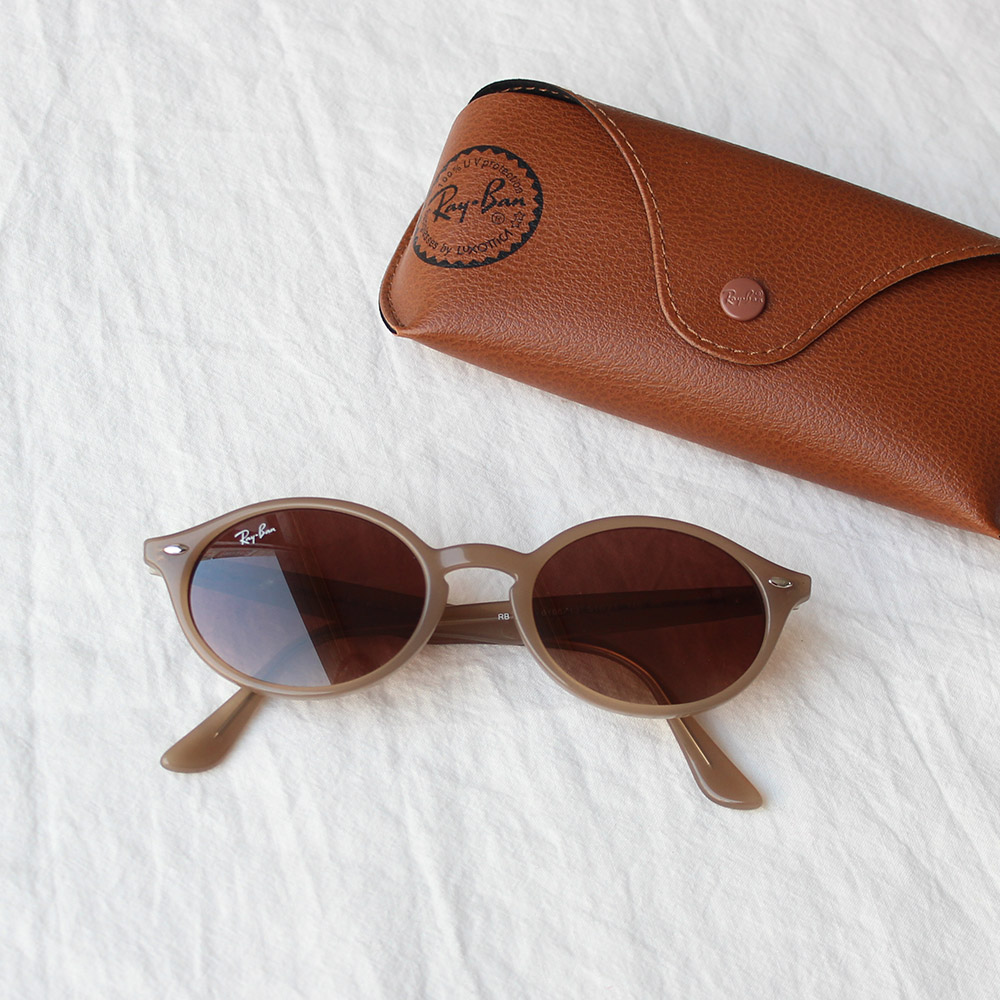 레이벤 타원형 뿔테 긱시크 오벌 선글라스 RB4315