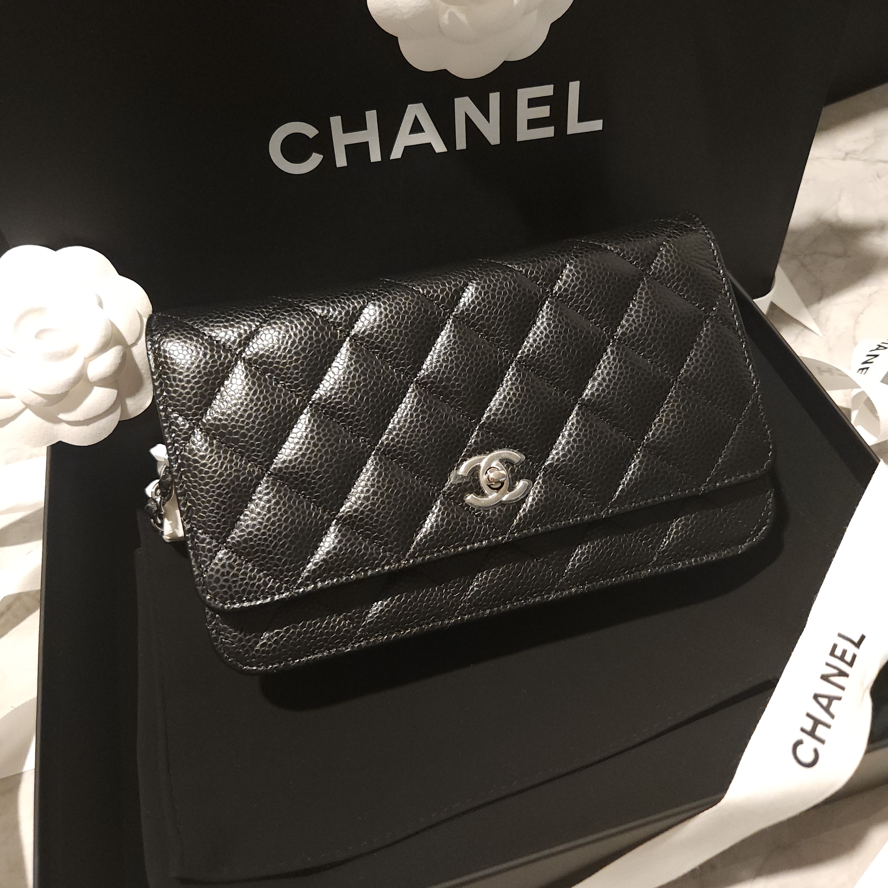 (국내백화점) 샤넬 클래식 WOC 체인지갑 미니백 캐비어 턴락 보이샤넬 AP4241