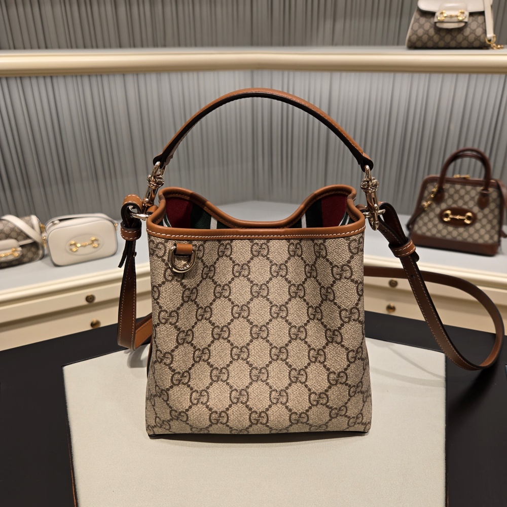 [국내백화점상품]구찌 GG 엠블럼 버킷백 토트백 815118