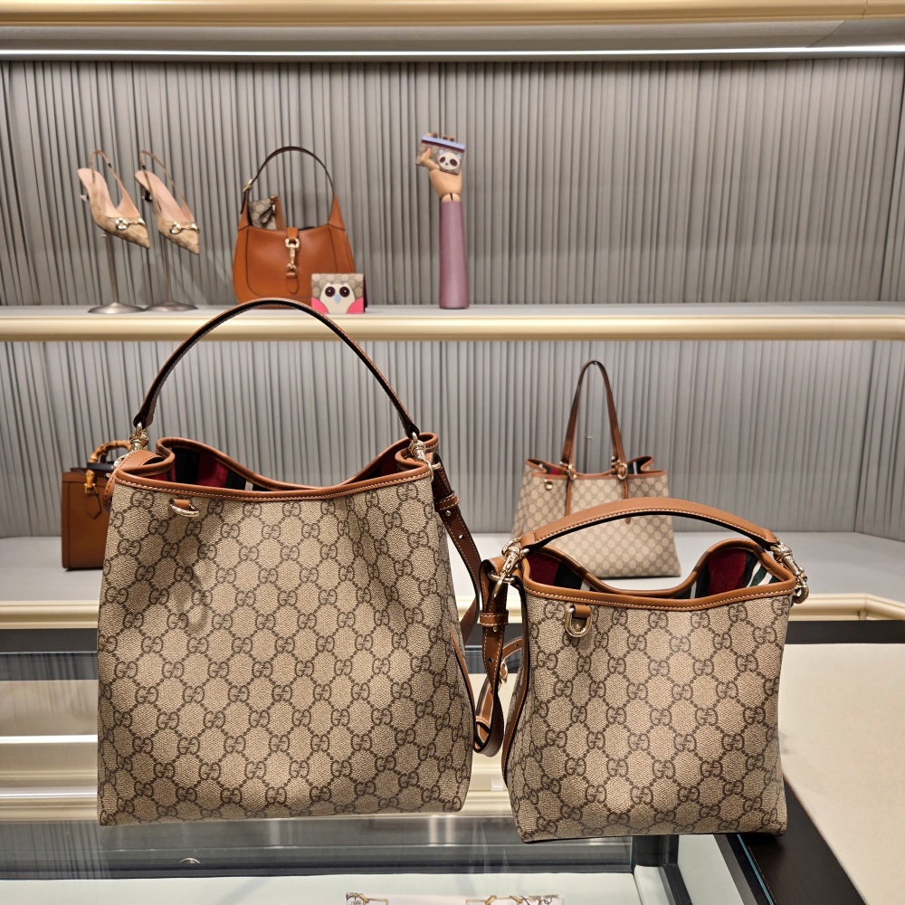 [국내백화점상품]구찌 GG 엠블럼 버킷백 토트백 815118