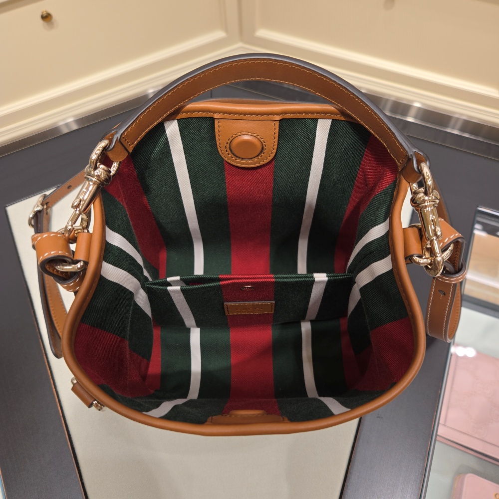 [국내백화점상품]구찌 GG 엠블럼 버킷백 토트백 815118