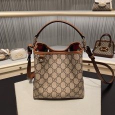[국내백화점상품]구찌 GG 엠블럼 버킷백 토트백 815118