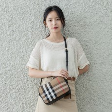 [국내아울렛 제품 당일발송] 버버리 캔버스 레더 체크 카메라백 경량 명품 여성 크로스백