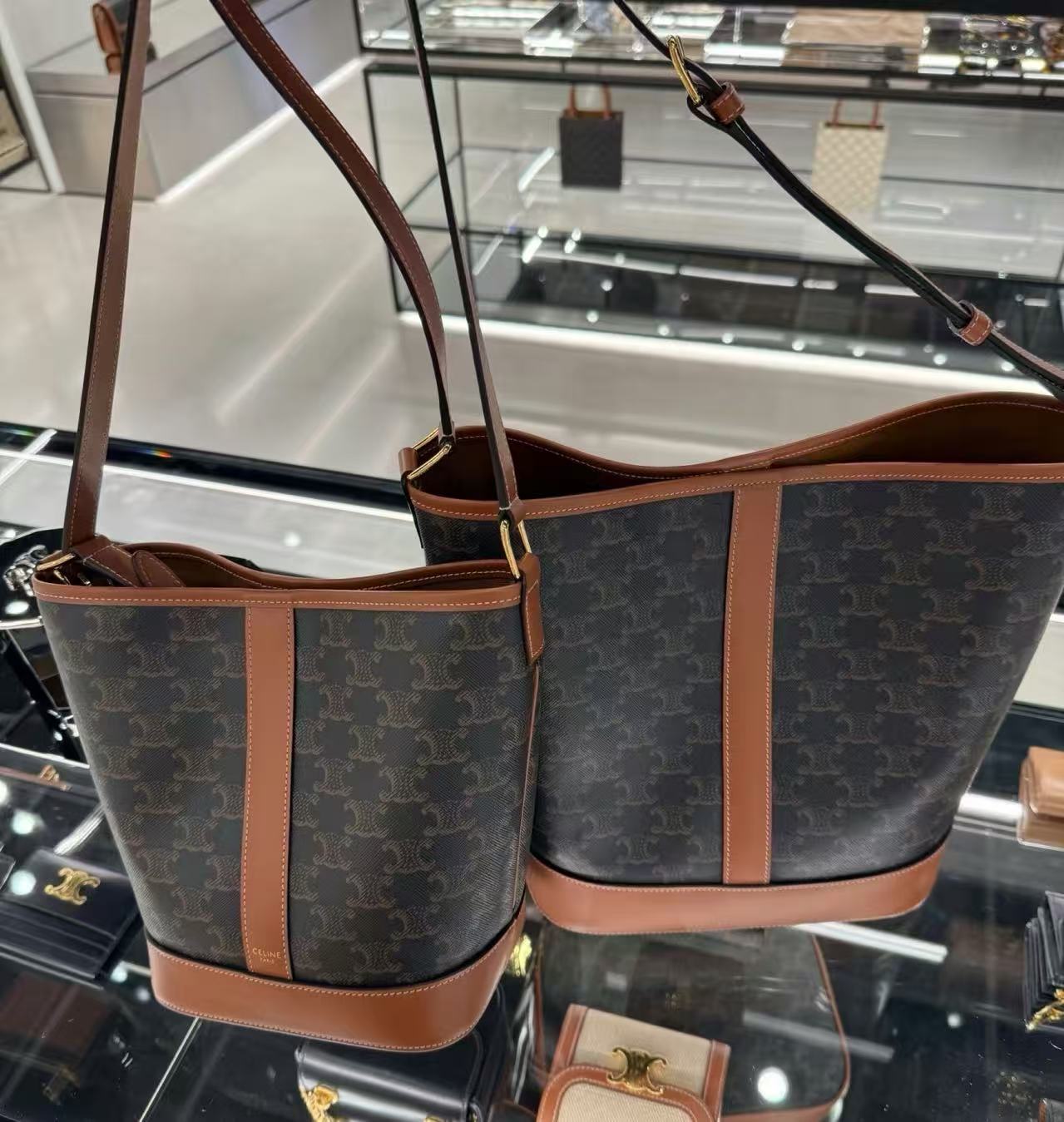 셀린느 트리오페 캔버스 버킷백 스몰 미디엄 여성 숄더백  탄 191442CAS 04LU