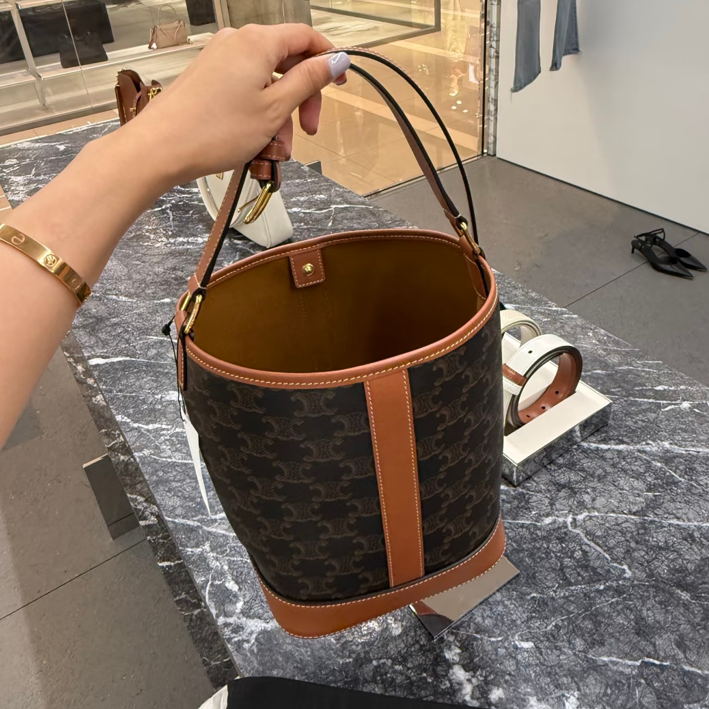 셀린느 버킷백 트리오페 캔버스 탠 191442CAS 04LU (A/S가능, 풀패키지)