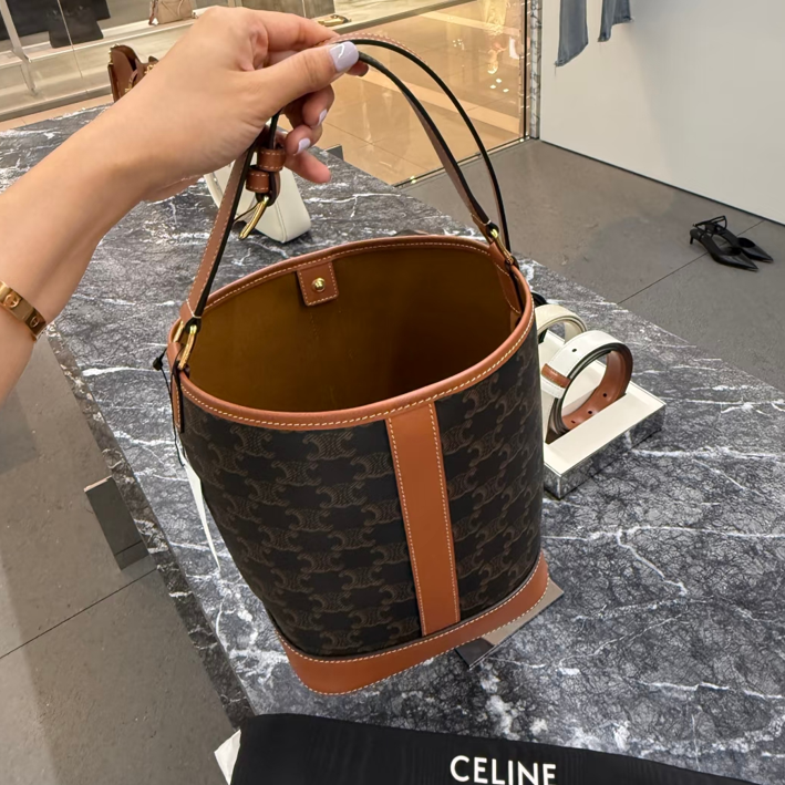 셀린느 버킷백 트리오페 캔버스 탠 191442CAS 04LU (A/S가능, 풀패키지)